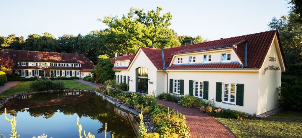 Unsere Wellness-Arrangements, Massagen, Kosmetikbehandlungen oder eine Auszeit im Private Spa runden Ihren Kurzurlaub ab.